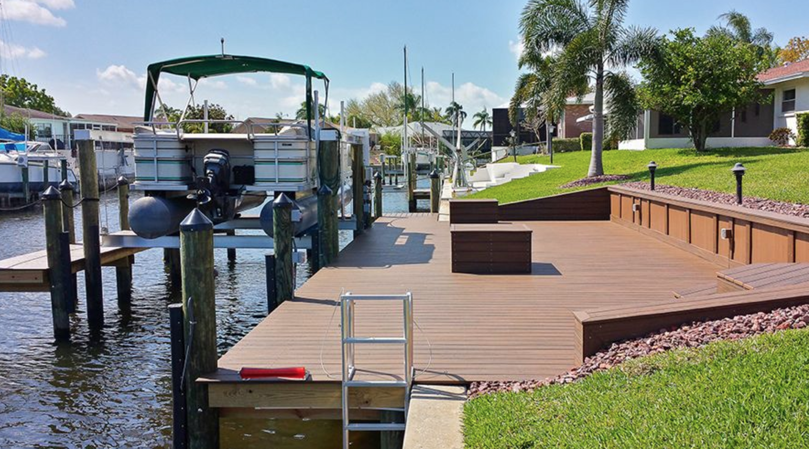 260 TREX DOCK WITH ROPE HANDRAIL