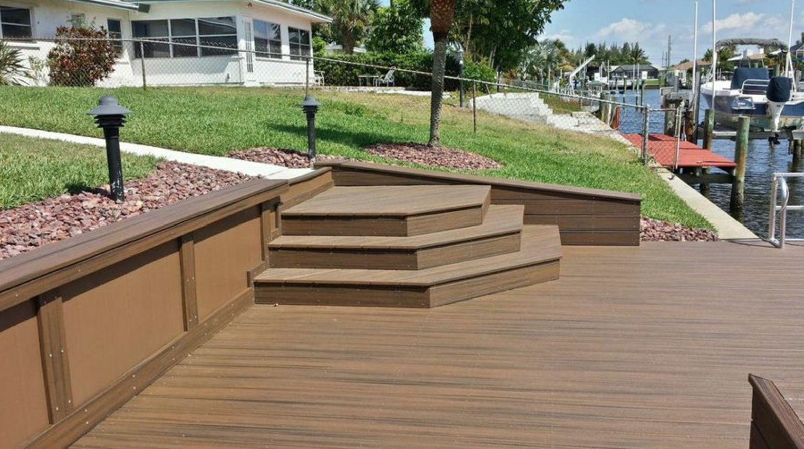 260 TREX DOCK WITH ROPE HANDRAIL